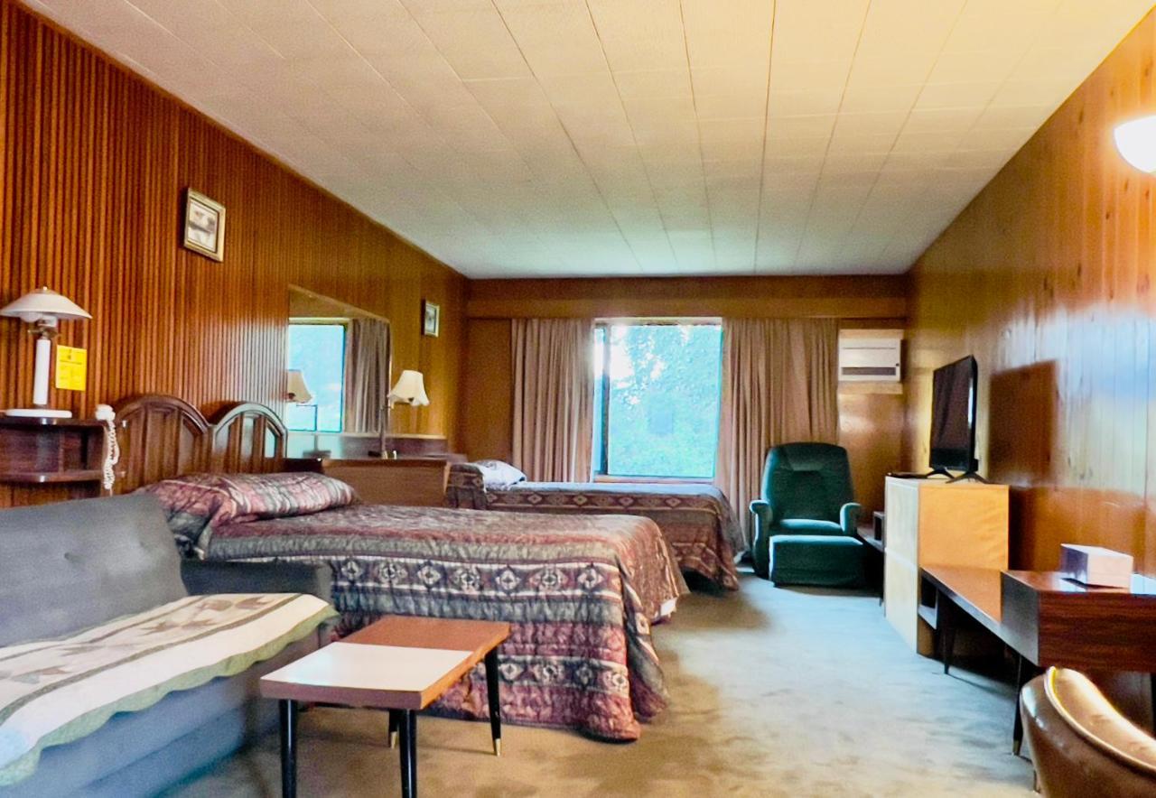 Airport Inn Quesnel Dış mekan fotoğraf