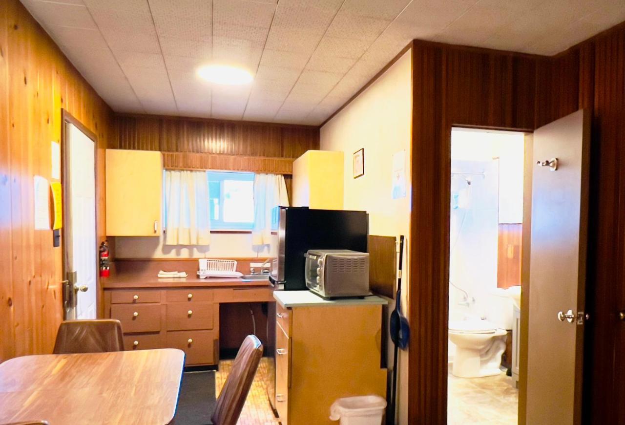 Airport Inn Quesnel Dış mekan fotoğraf