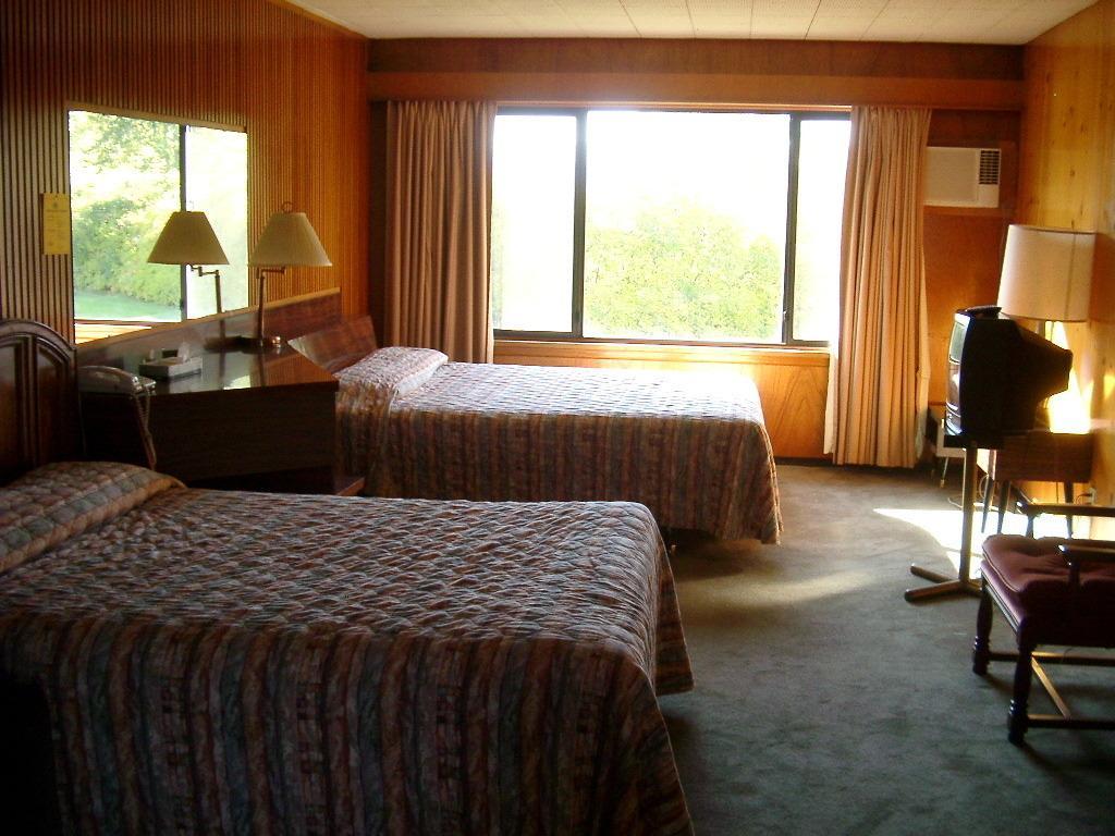 Airport Inn Quesnel Dış mekan fotoğraf