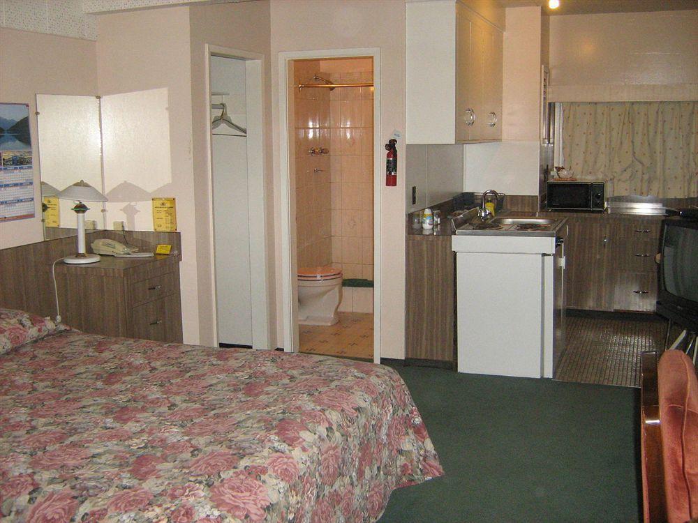 Airport Inn Quesnel Dış mekan fotoğraf