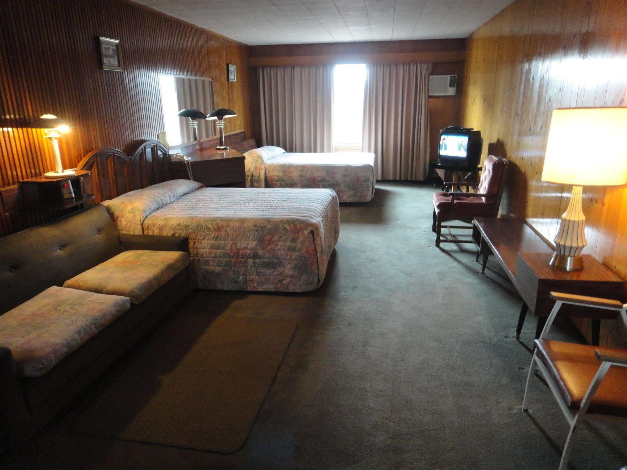 Airport Inn Quesnel Dış mekan fotoğraf