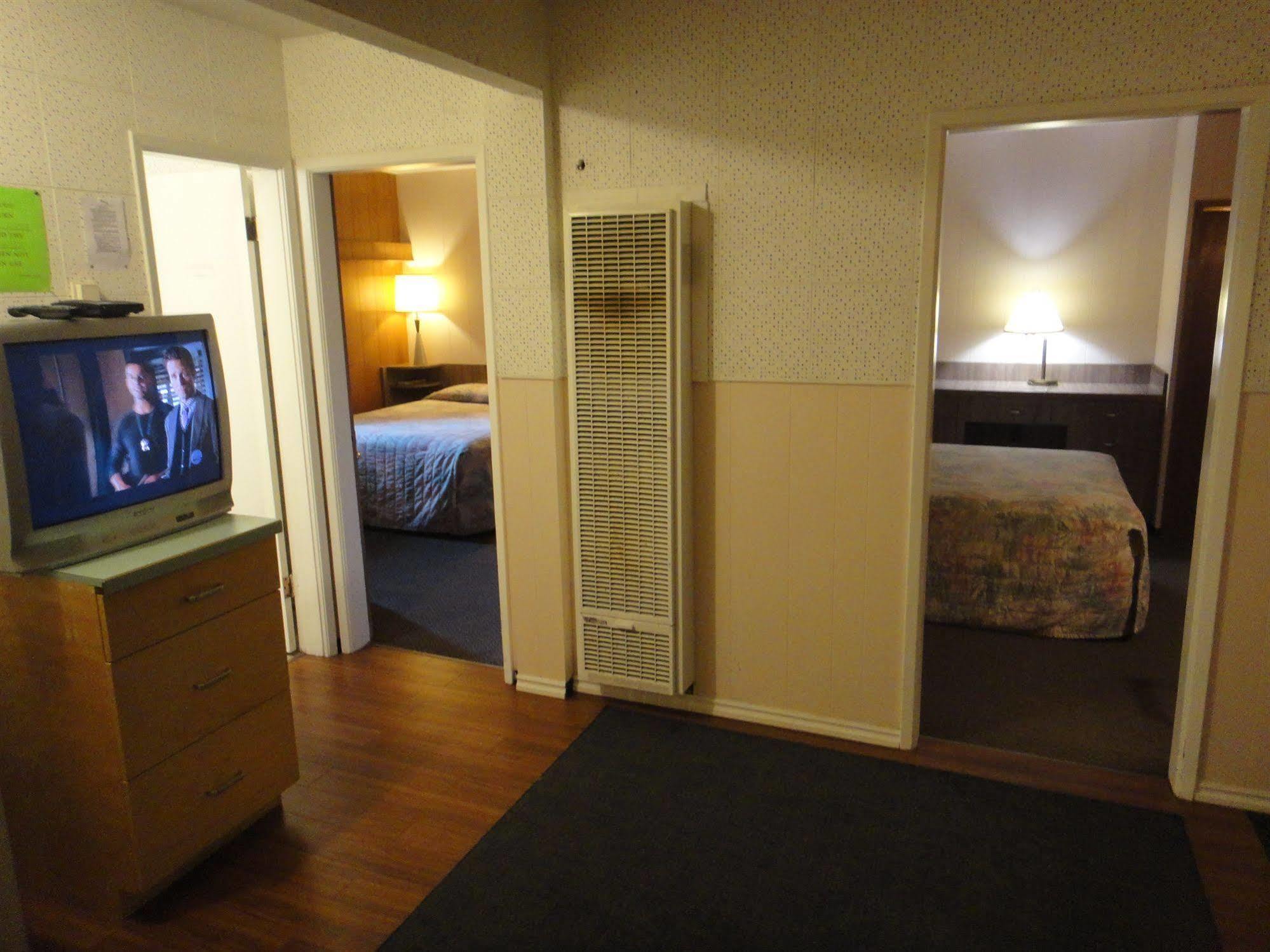 Airport Inn Quesnel Dış mekan fotoğraf
