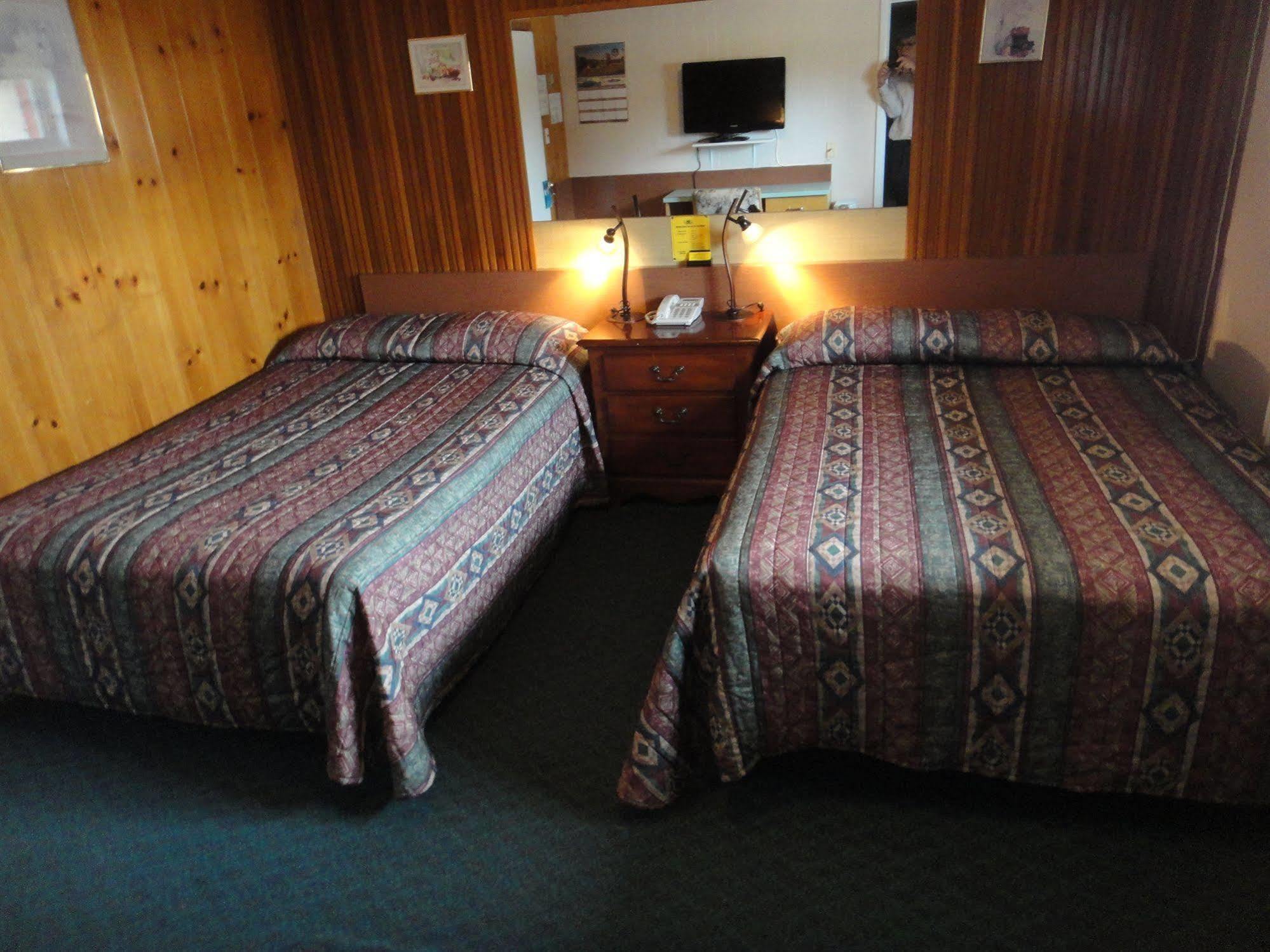 Airport Inn Quesnel Dış mekan fotoğraf