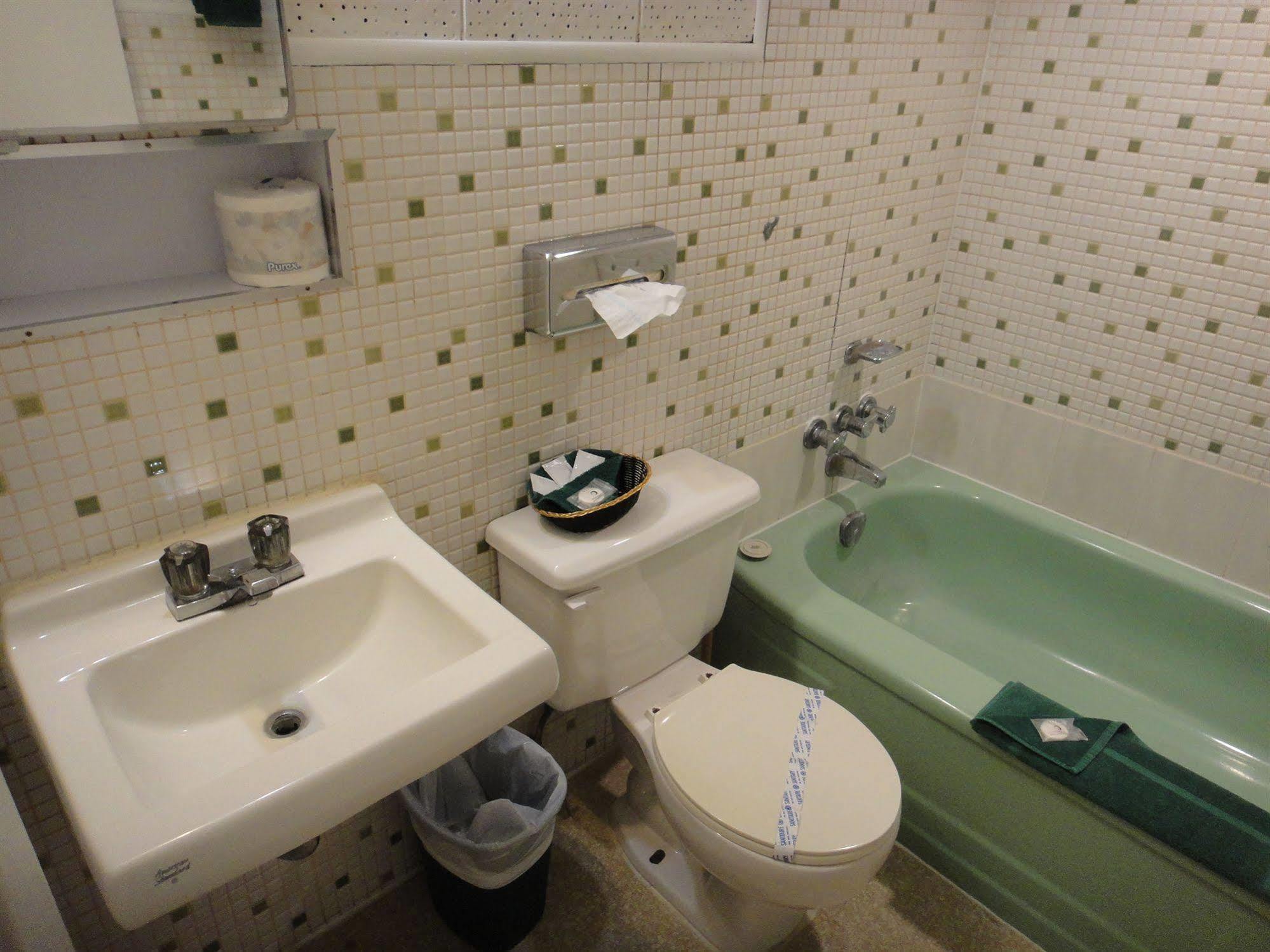 Airport Inn Quesnel Dış mekan fotoğraf