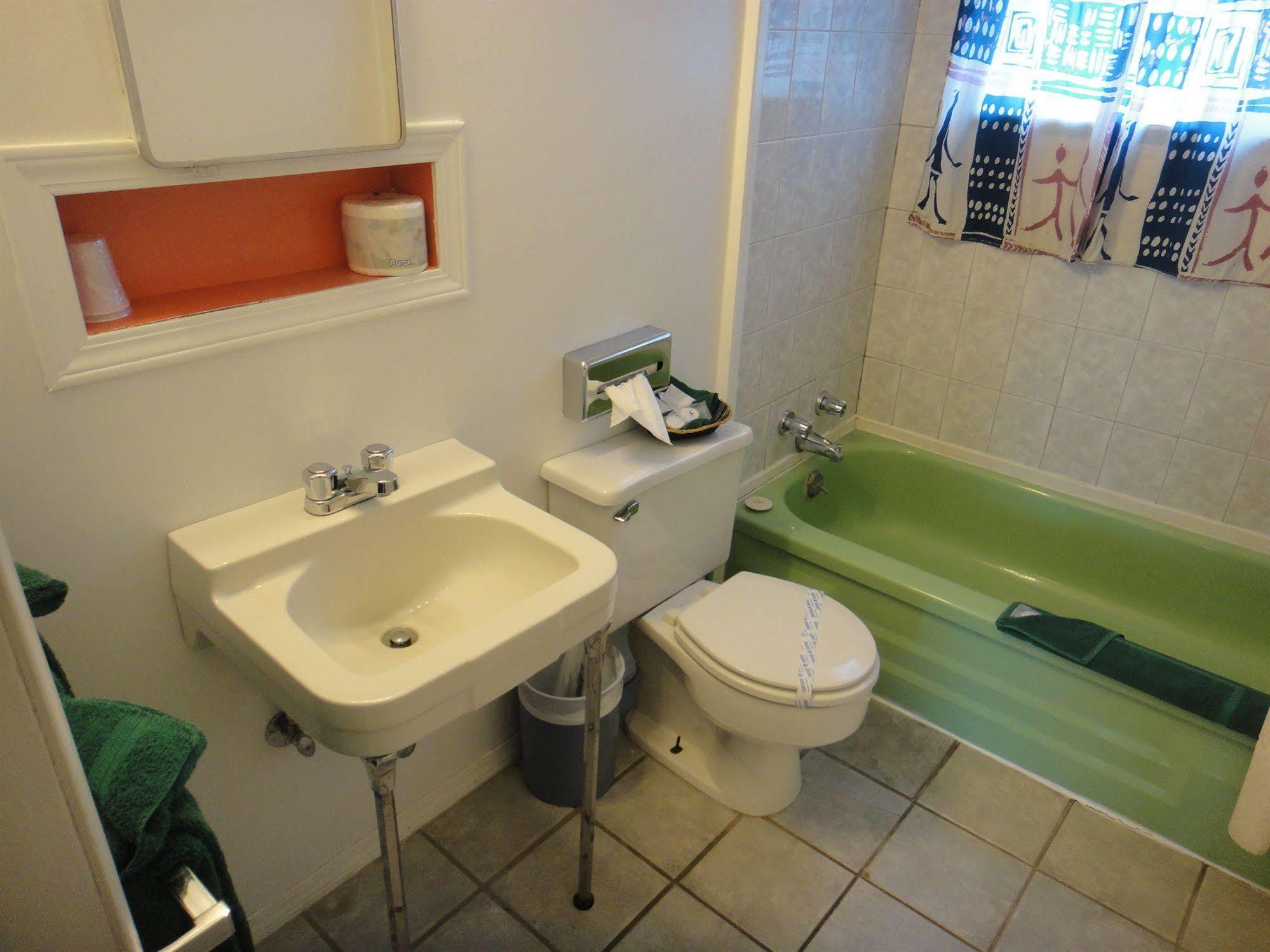 Airport Inn Quesnel Dış mekan fotoğraf