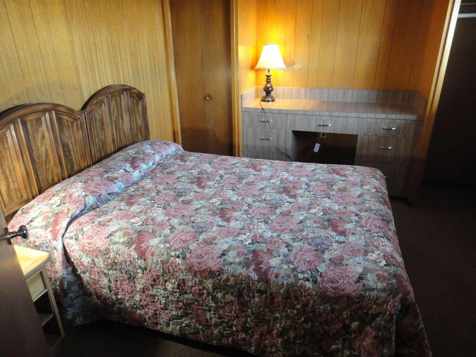 Airport Inn Quesnel Dış mekan fotoğraf