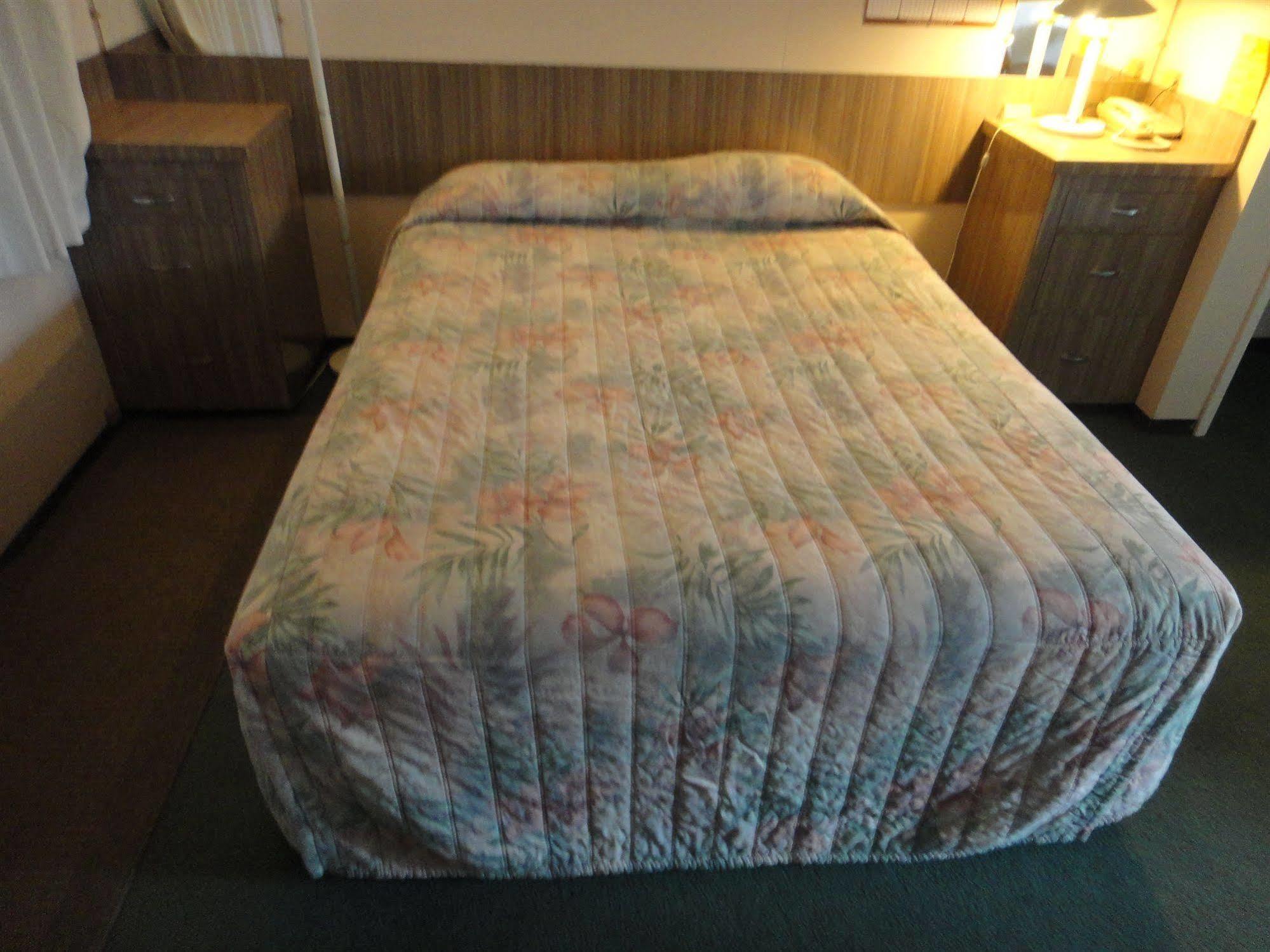 Airport Inn Quesnel Dış mekan fotoğraf