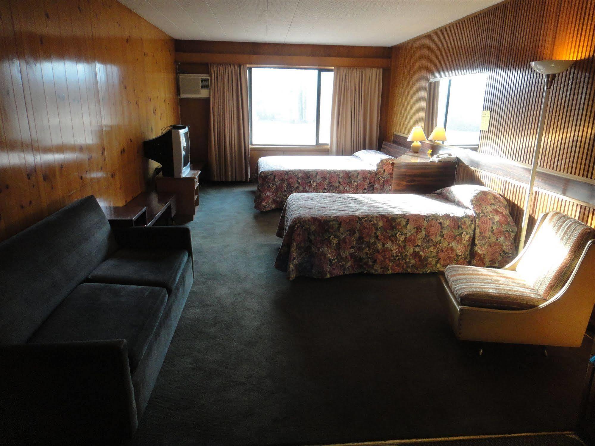 Airport Inn Quesnel Dış mekan fotoğraf