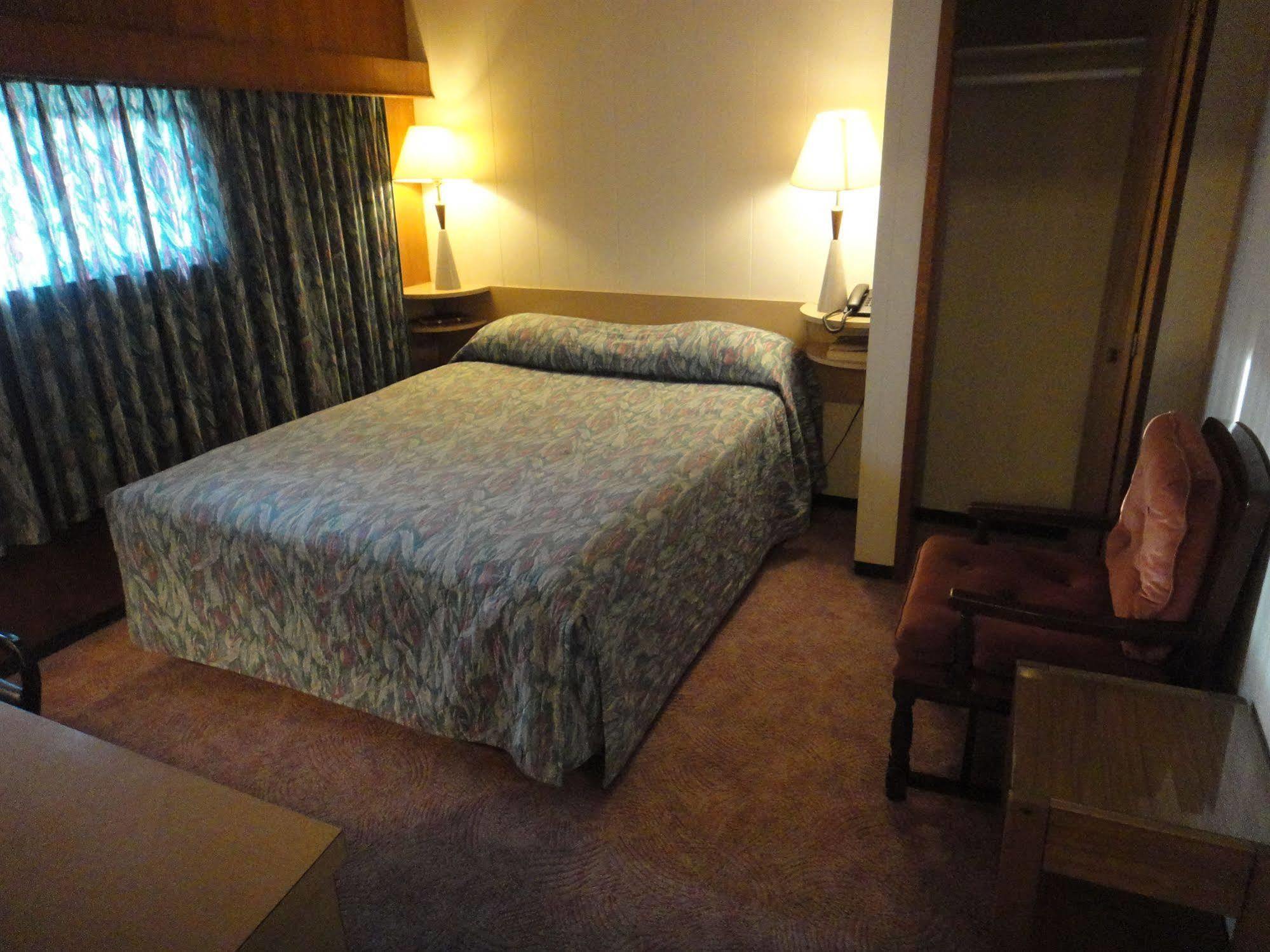 Airport Inn Quesnel Dış mekan fotoğraf