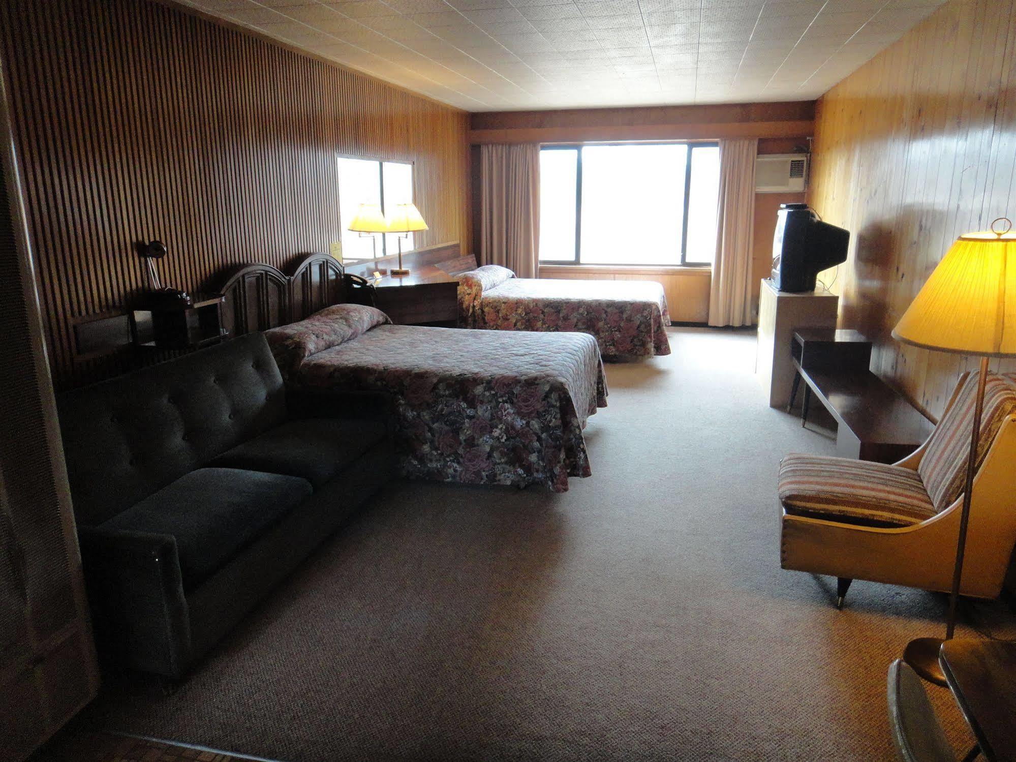 Airport Inn Quesnel Dış mekan fotoğraf