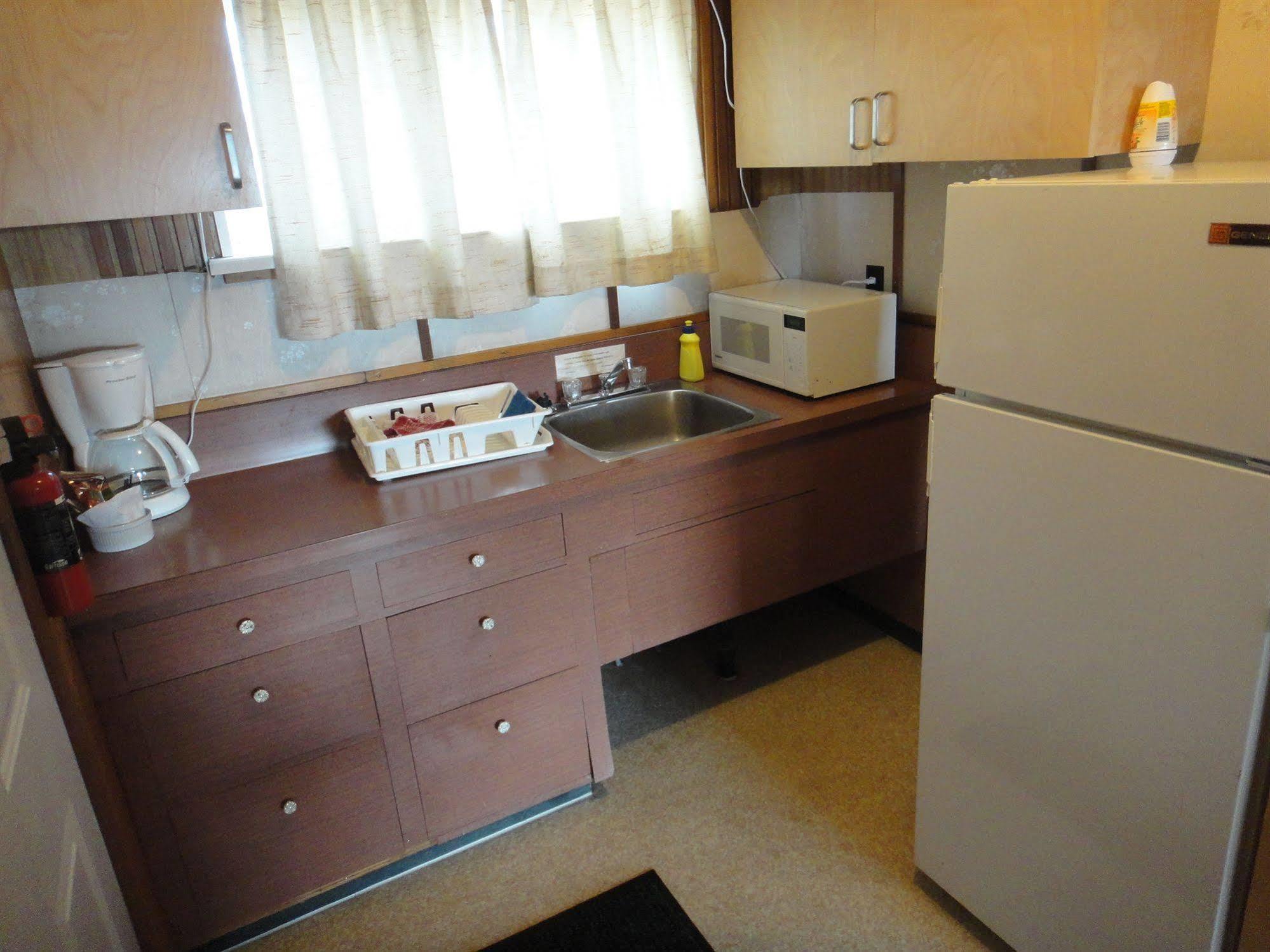 Airport Inn Quesnel Dış mekan fotoğraf